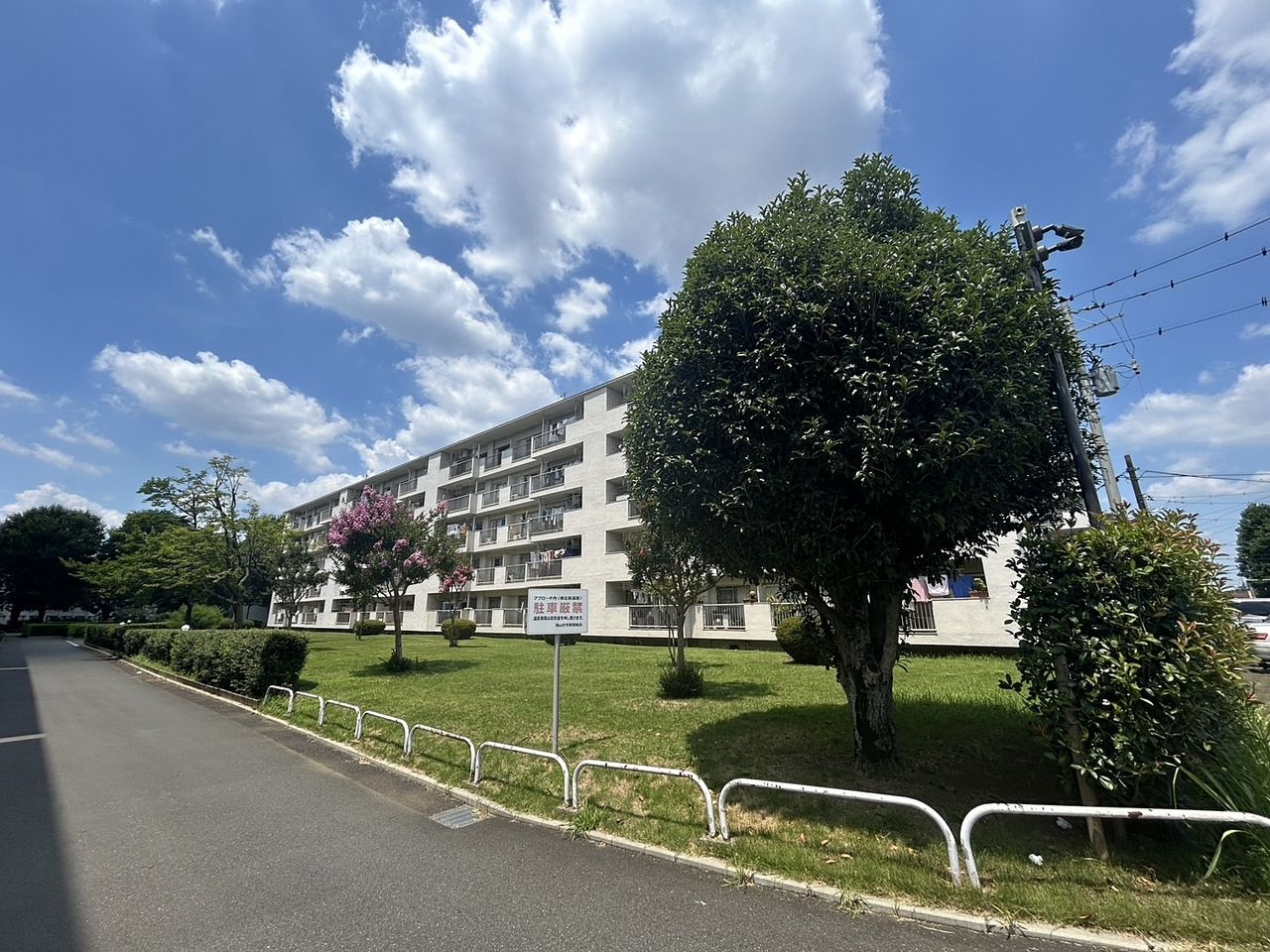 陽当り・通気性良好♪環境良好・買い物便利・スーパー至近！
住居用・投資用どちらもご検討いただけます。