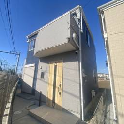 西東京市栄町1丁目戸建 2階洋室3部屋が南向きです!バルコニーも2か所!生活便利です!
カウンターキッチン、1坪タイプ浴室、食洗器等々充実設備!
敷地面積140㎡!お庭もカースペースも広々です!南側線路です。